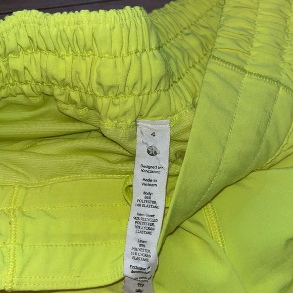 Lululemon Hotty Hot high rise short lined 4 highlight yellow - Picture 2 of 3